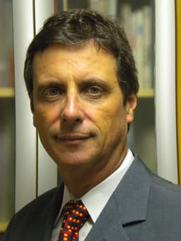 Foto do professor Clovis Armando Alvarenga Netto