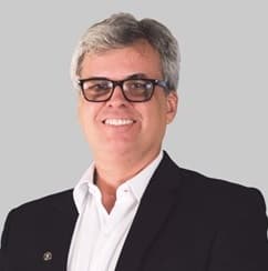 Foto do professor Renato de Oliveira Moraes